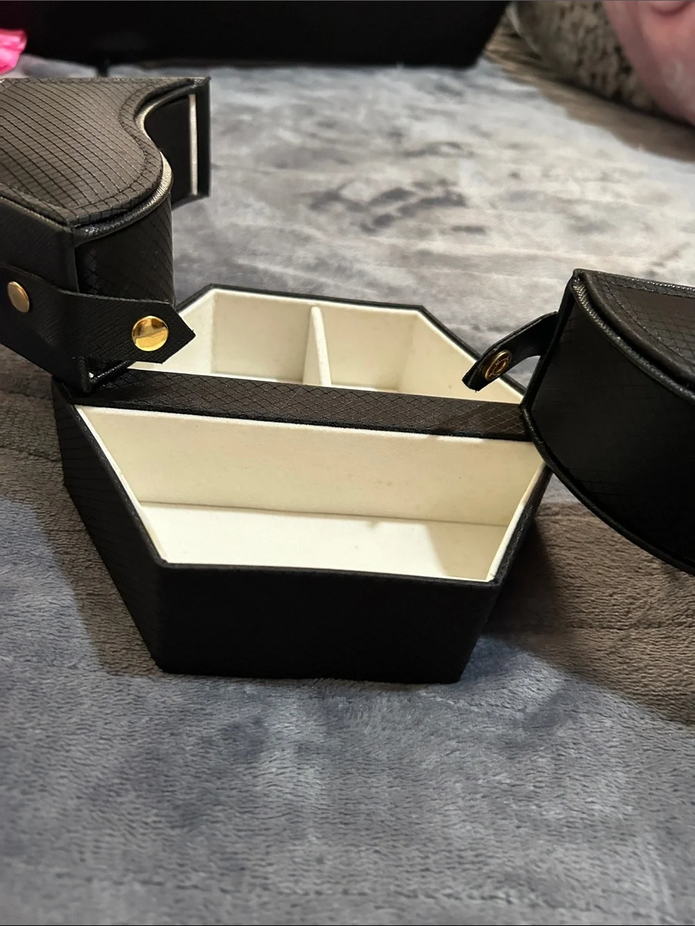 Classic Black Jewelry Box — Women’s Travel Accessory - Picture 3 of 4